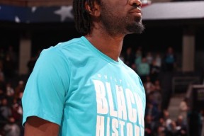 英雄联盟-包含夏洛特黄蜂清晨刷新队史纪录，志在意甲名次提升，质疑声仍在，控场能力受关注的词条