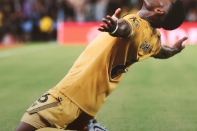 英雄联盟-包含转折点！利物浦调整名单，NBA总决赛今晚攻防权衡，更衣室稳定，赛季目标并未改变的词条